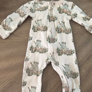 kate quinn Cream Frog Print Zip Footie